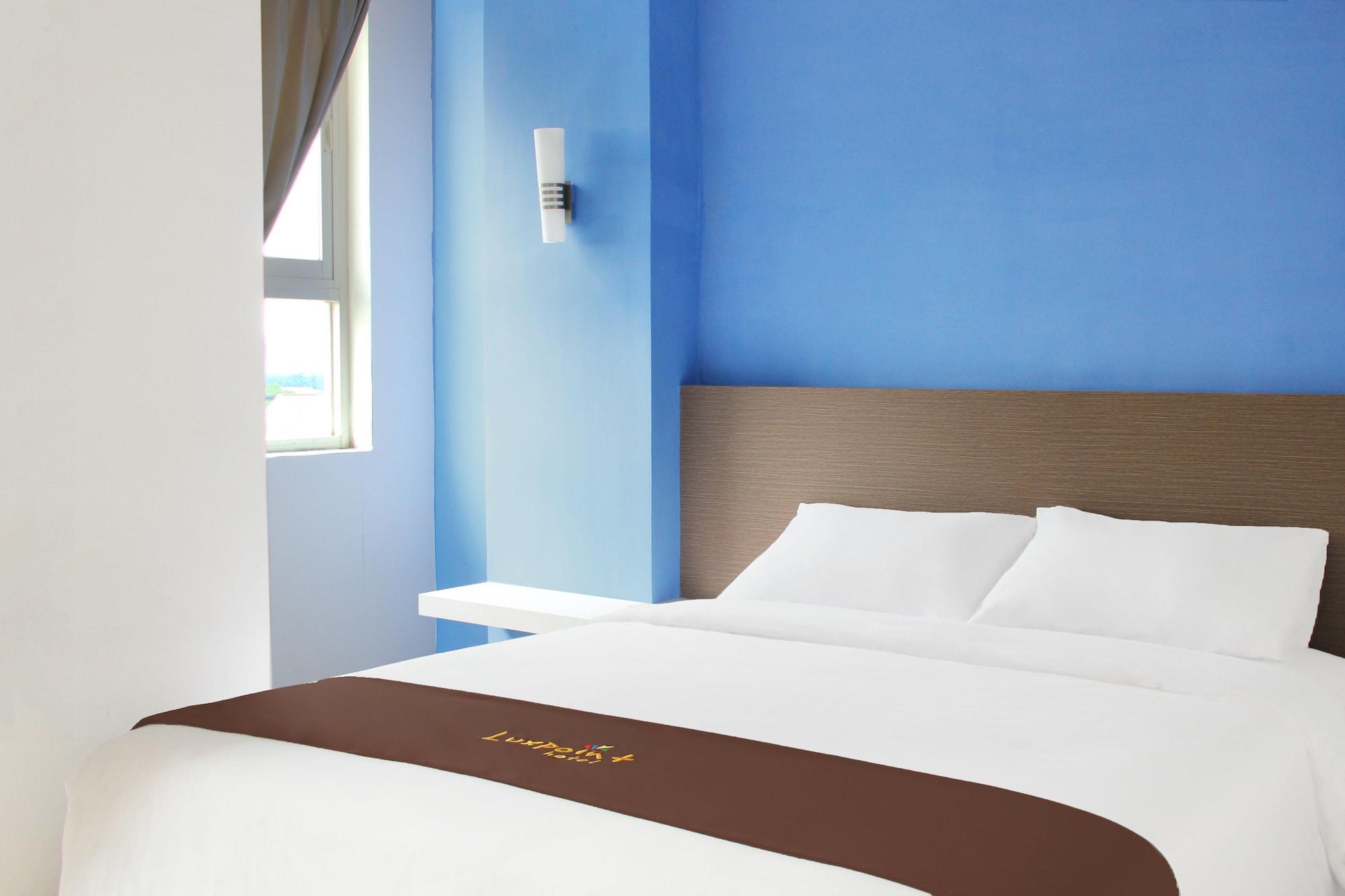 Luxpoint Hotel Baratajaya Surabaya Exterior photo