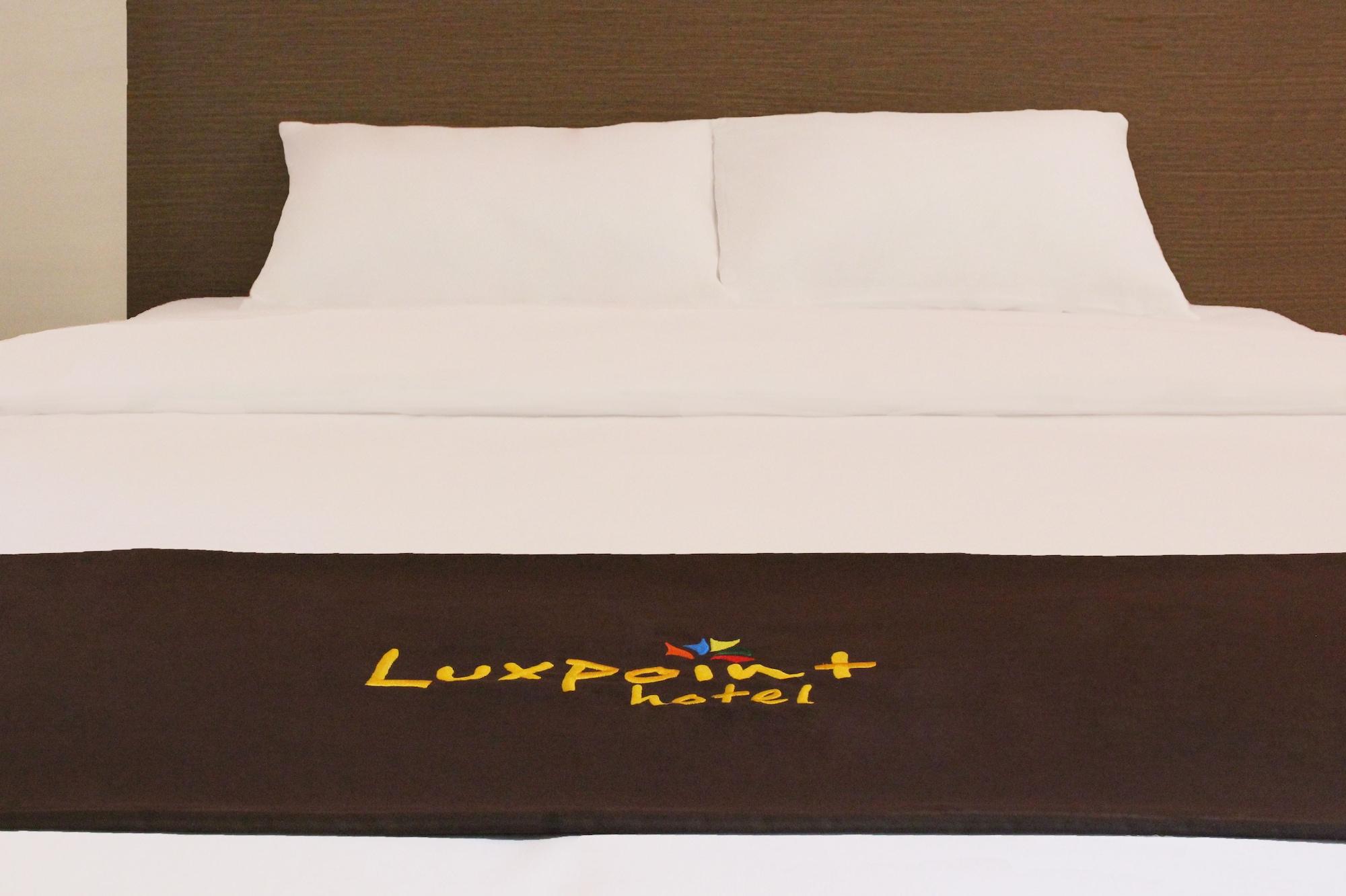 Luxpoint Hotel Baratajaya Surabaya Exterior photo
