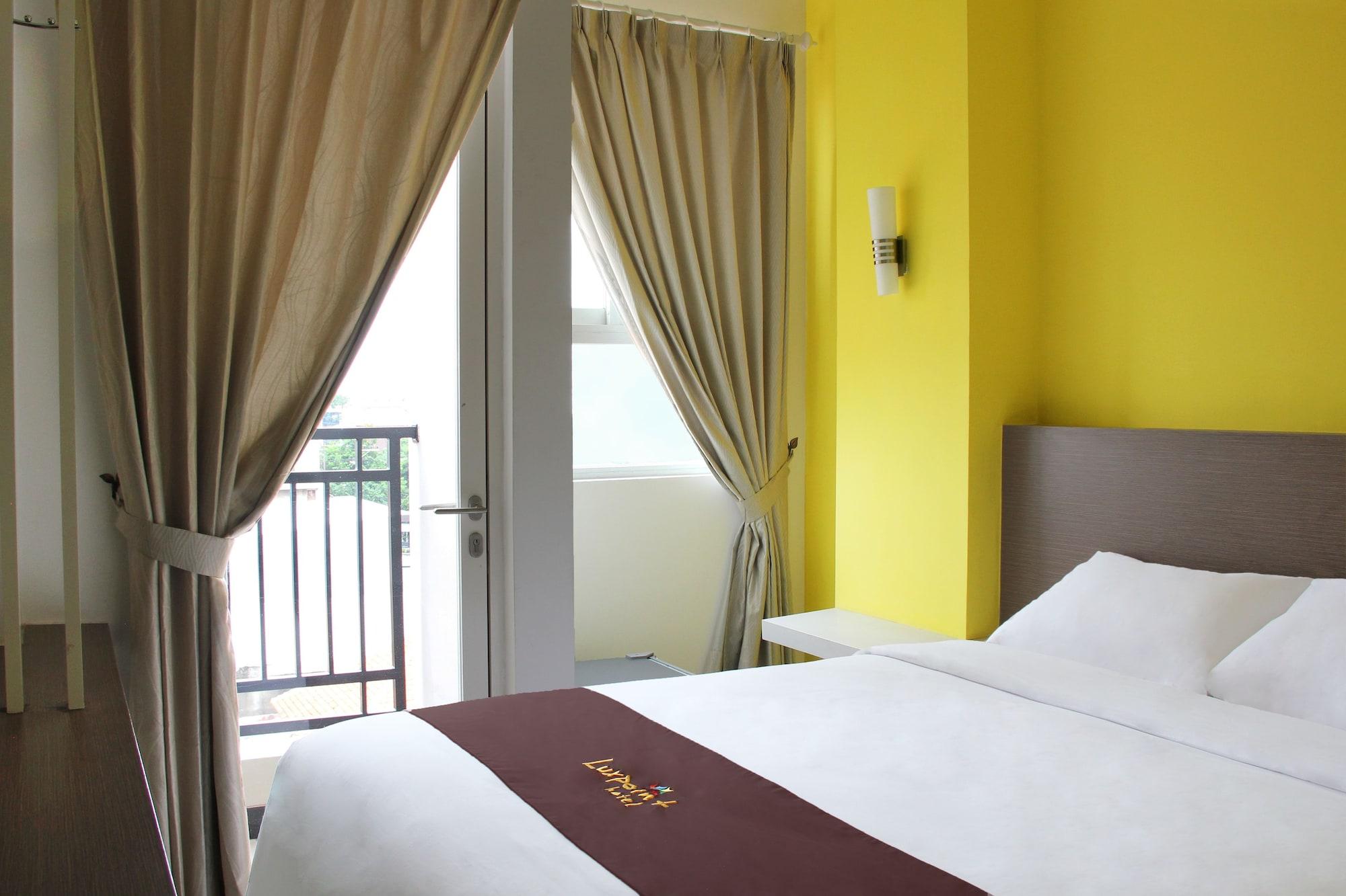Luxpoint Hotel Baratajaya Surabaya Exterior photo