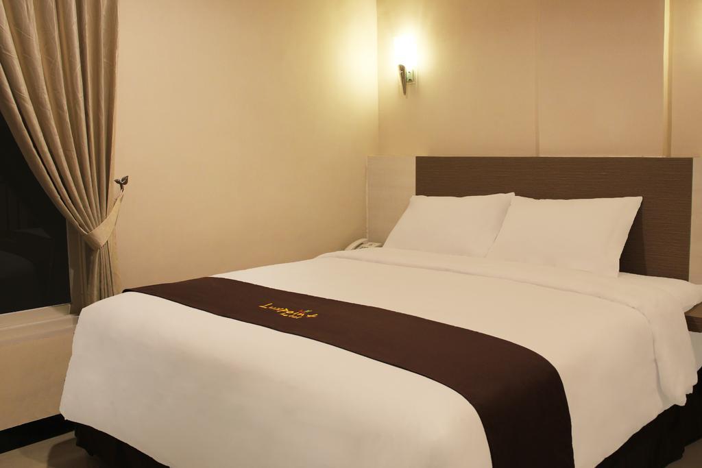 Luxpoint Hotel Baratajaya Surabaya Exterior photo
