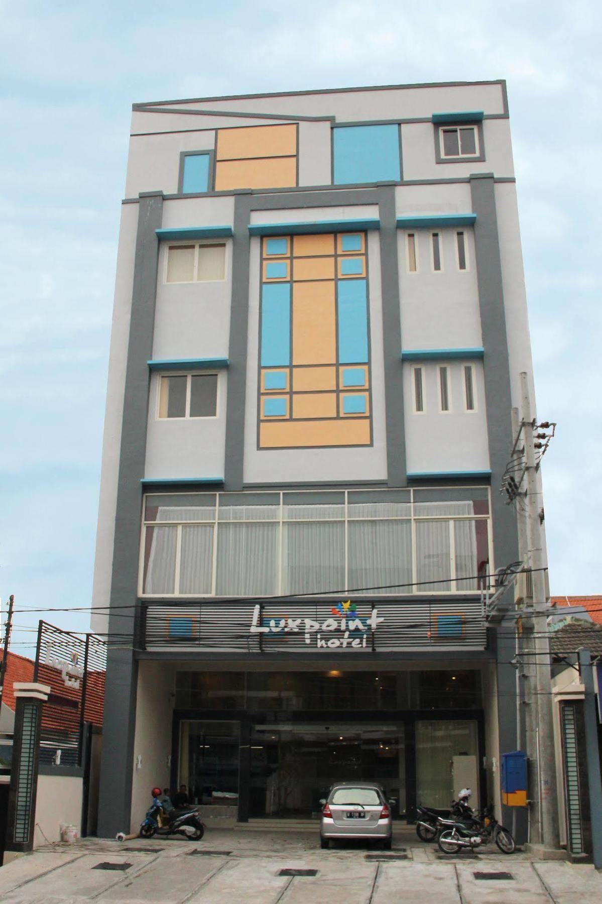 Luxpoint Hotel Baratajaya Surabaya Exterior photo
