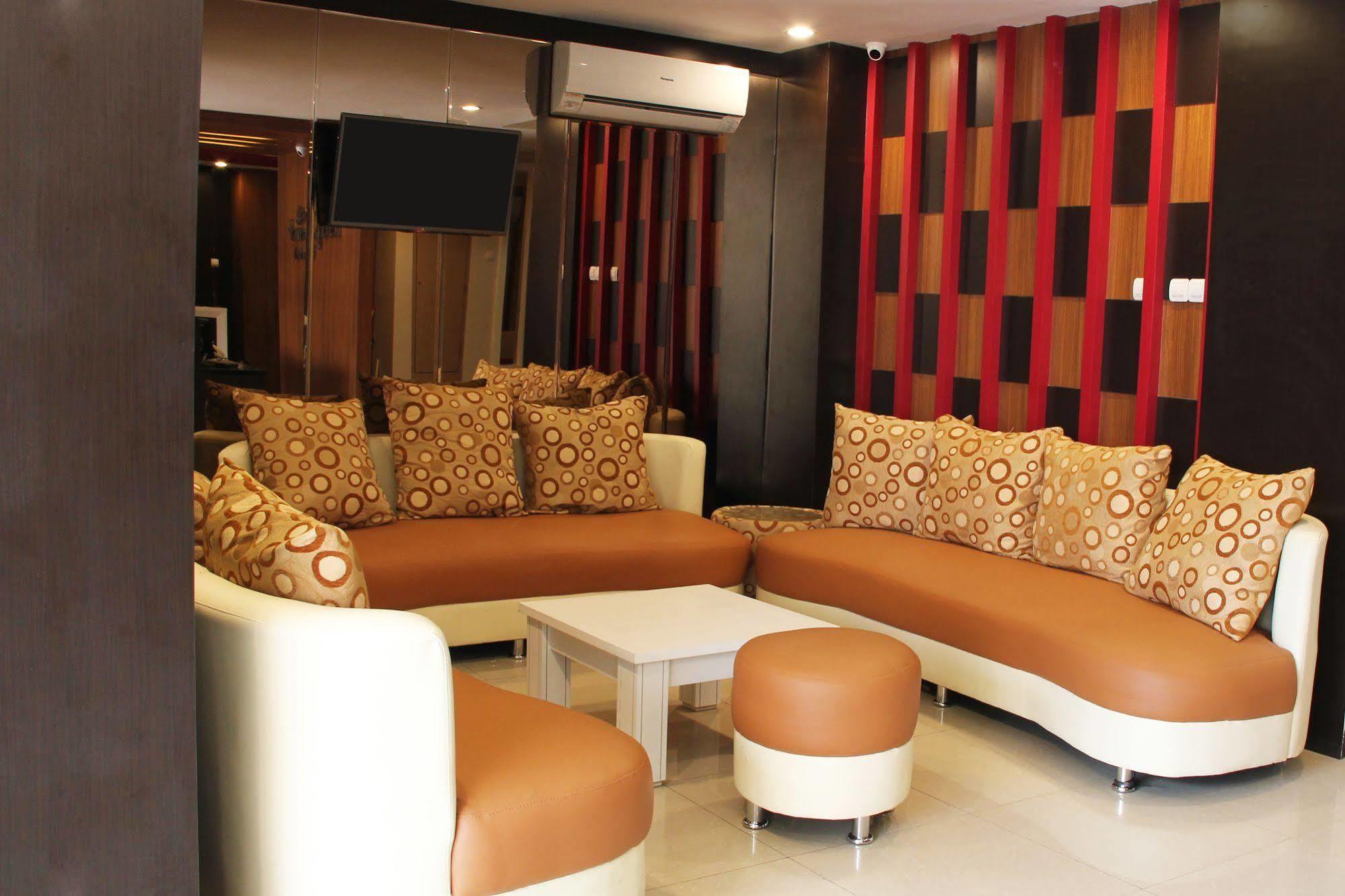 Luxpoint Hotel Baratajaya Surabaya Exterior photo