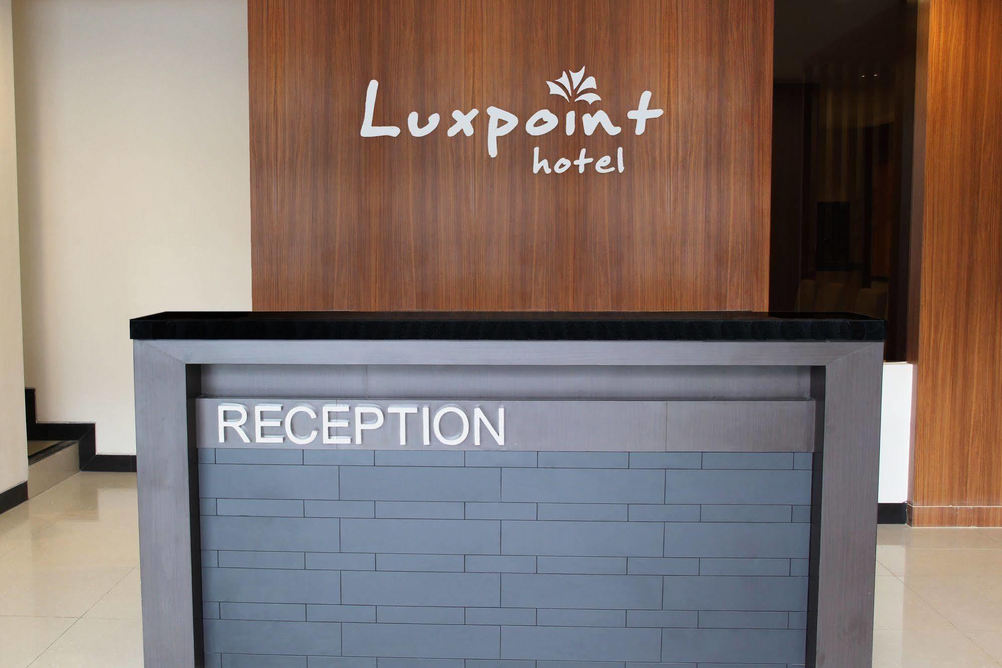 Luxpoint Hotel Baratajaya Surabaya Exterior photo