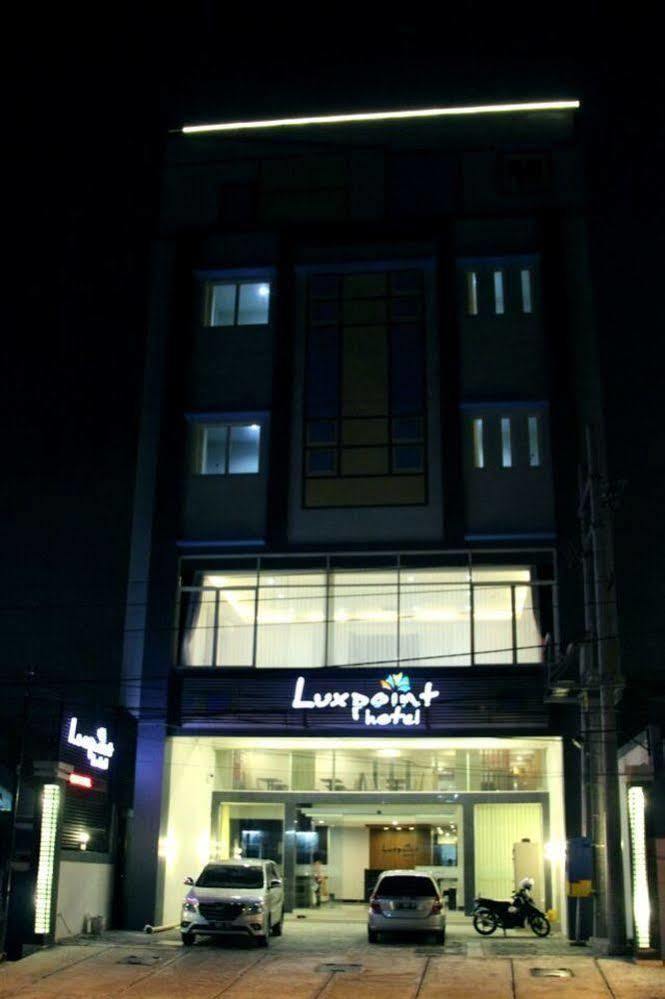 Luxpoint Hotel Baratajaya Surabaya Exterior photo